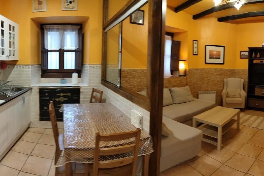 La Casina Roja - Santolaya De Cabranes Villa Arboleya Exteriör bild